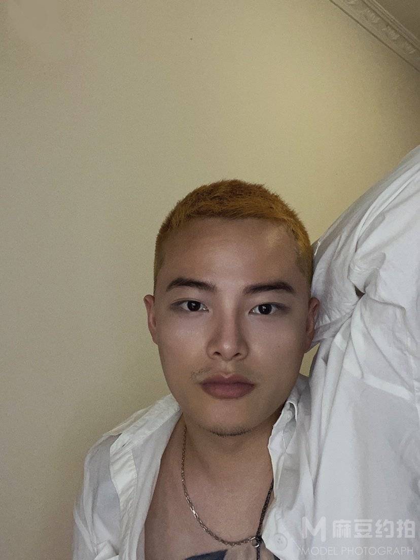 黑白模特