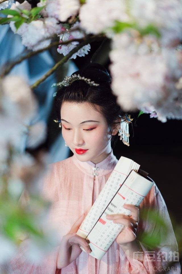 校园模特