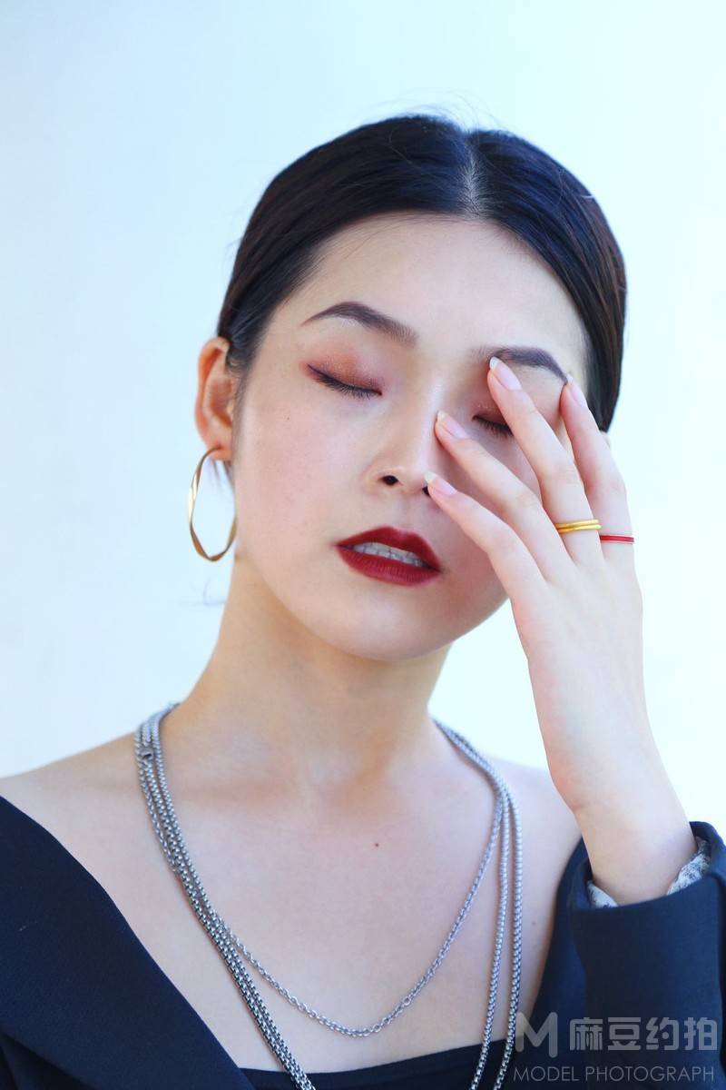 情绪模特