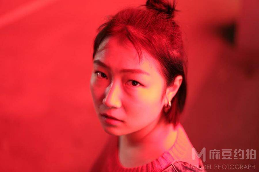情绪模特