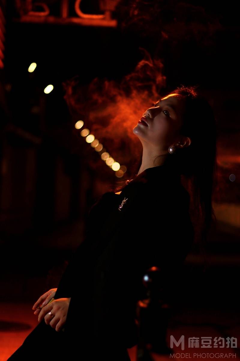 情绪模特