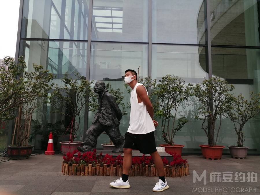 情绪模特