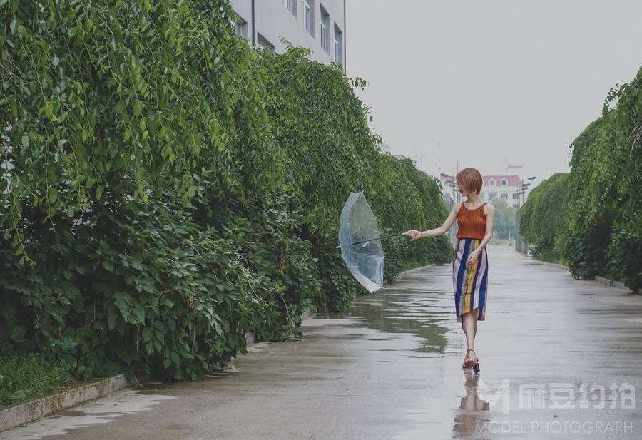 情绪模特