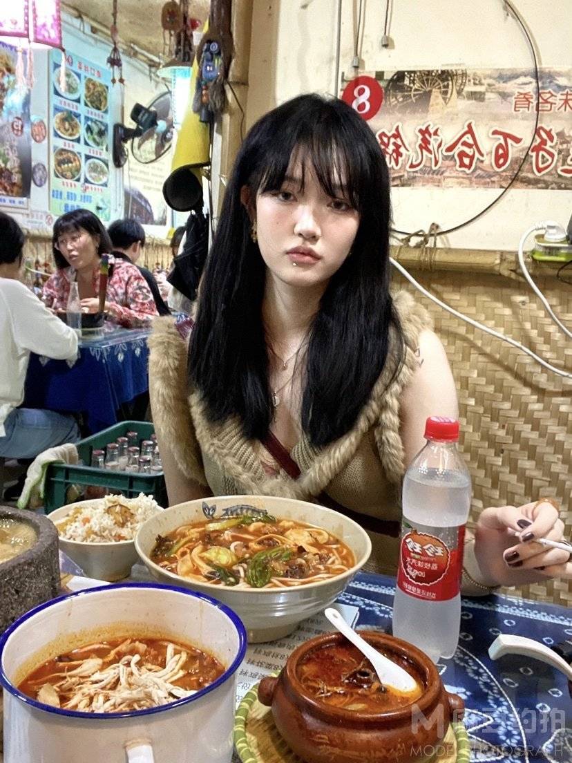 情绪模特
