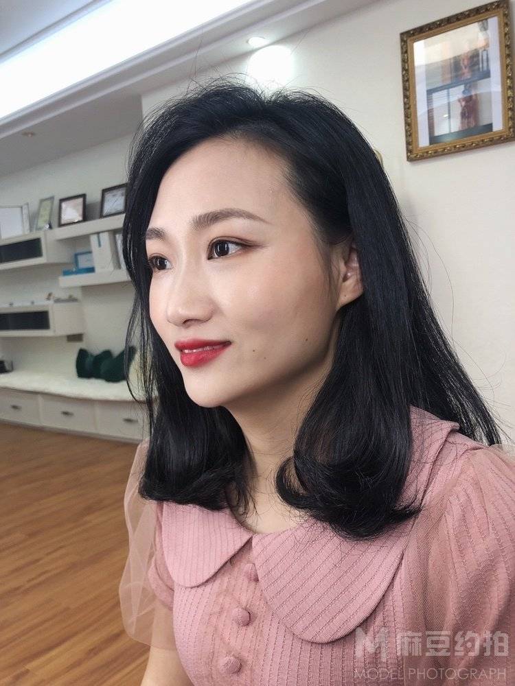 妆容模特