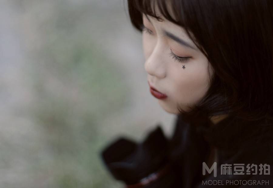 情绪模特