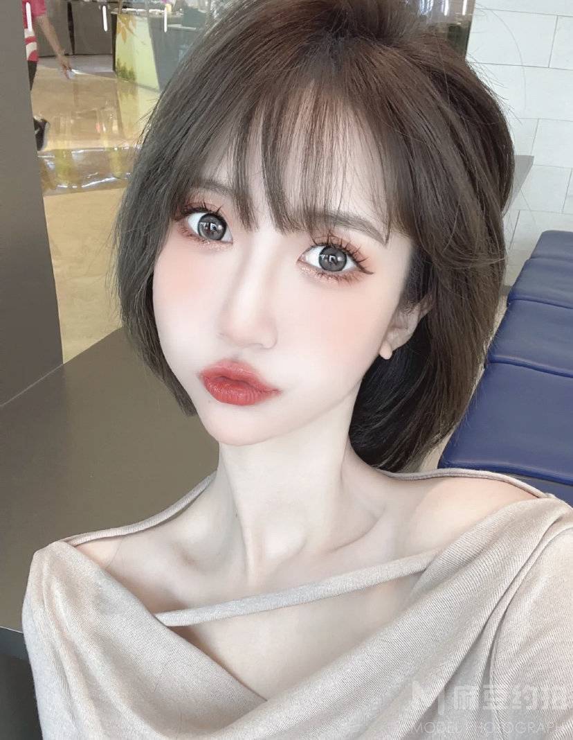 黑白模特