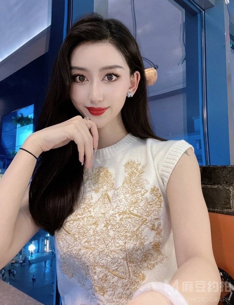 黑白模特