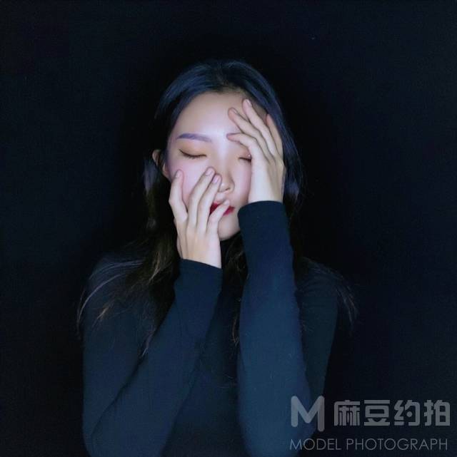 黑白模特