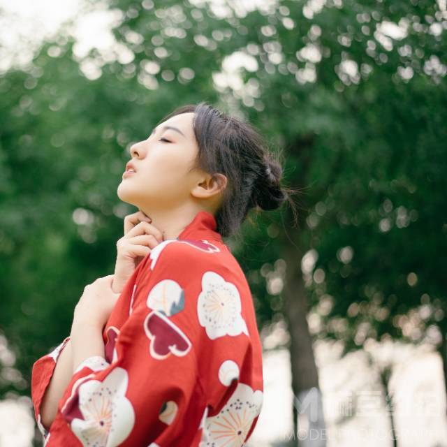 情绪模特