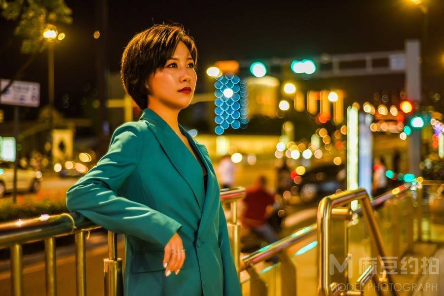 情绪模特