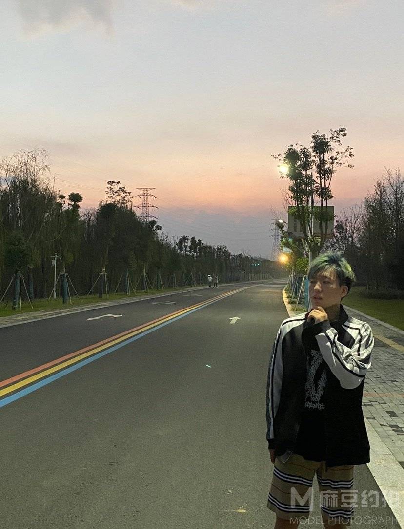 校园模特