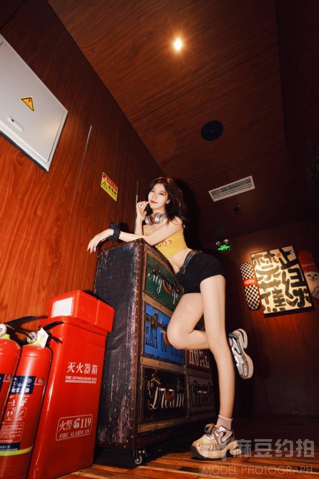 情绪模特