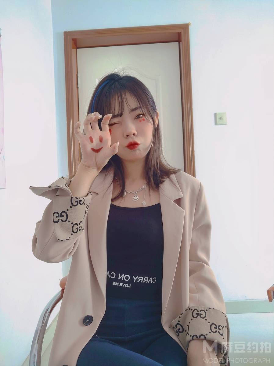 情绪模特