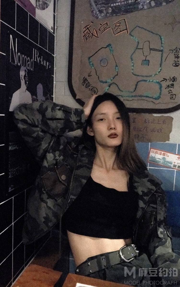 情绪模特