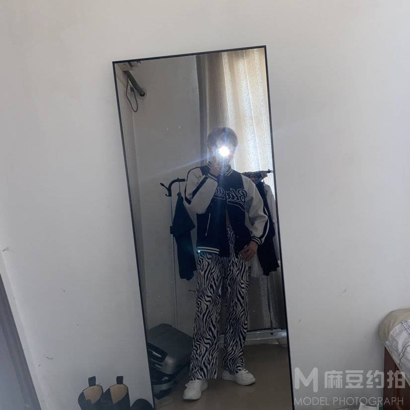 黑白模特