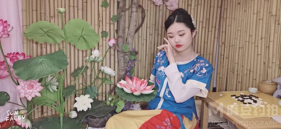 汉服模特
