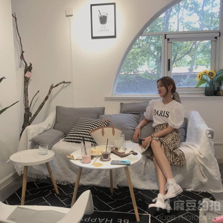 黑白模特