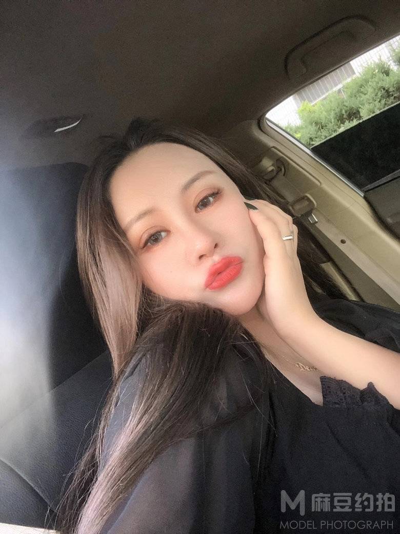 黑白模特
