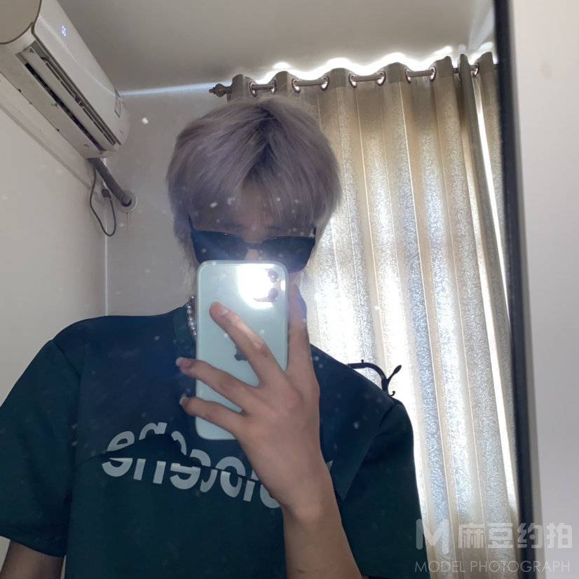 黑白模特