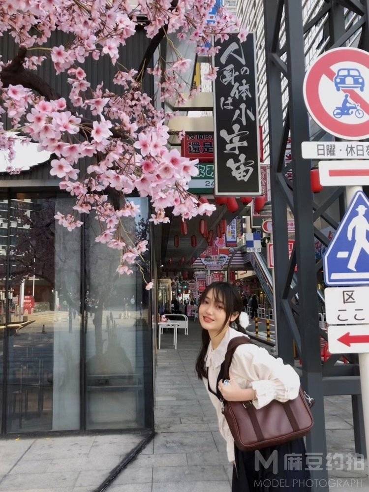 校园模特