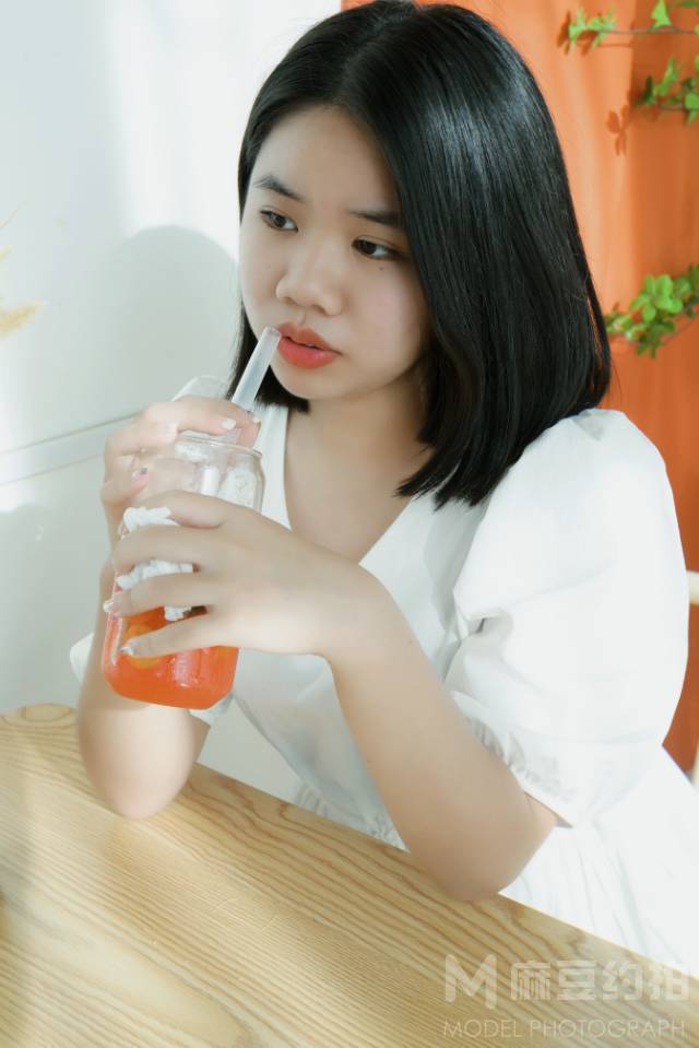 情绪模特