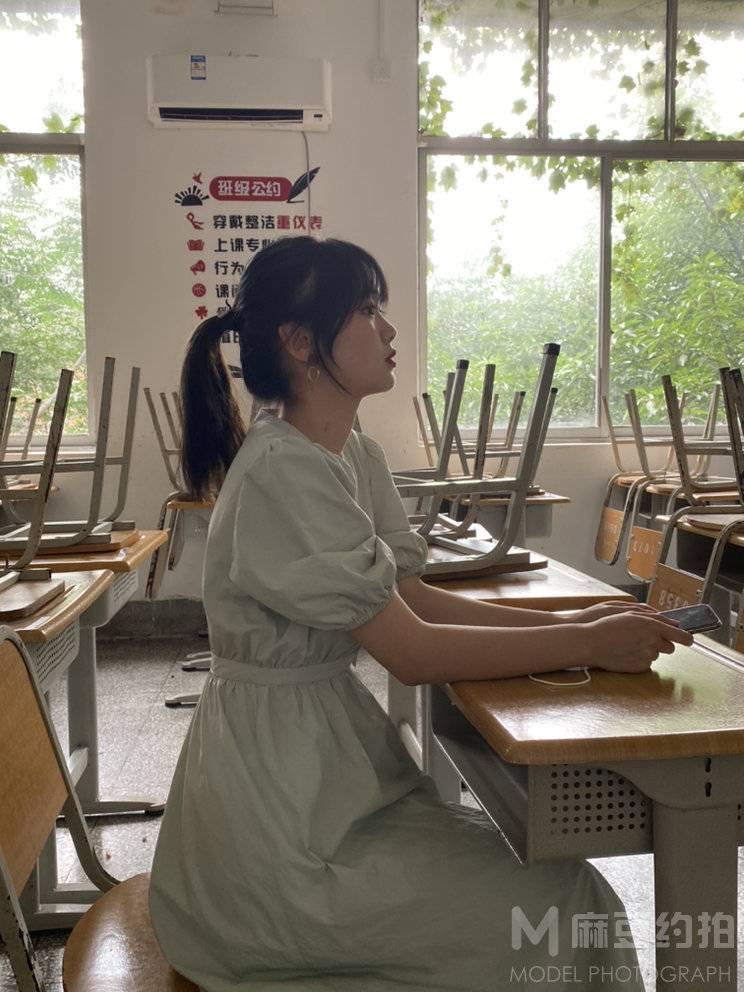 情绪模特