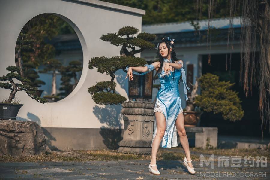 情绪模特