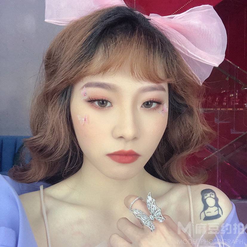 妆容模特