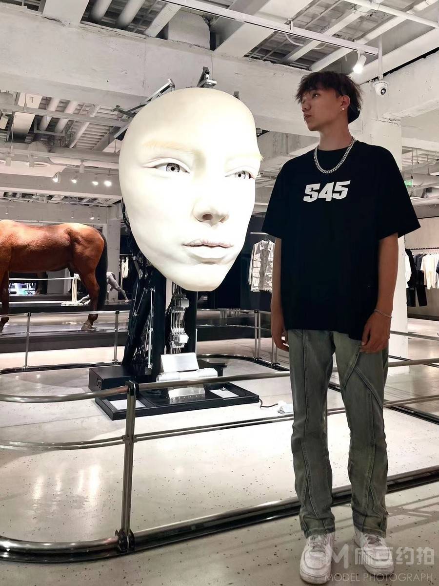 情绪模特