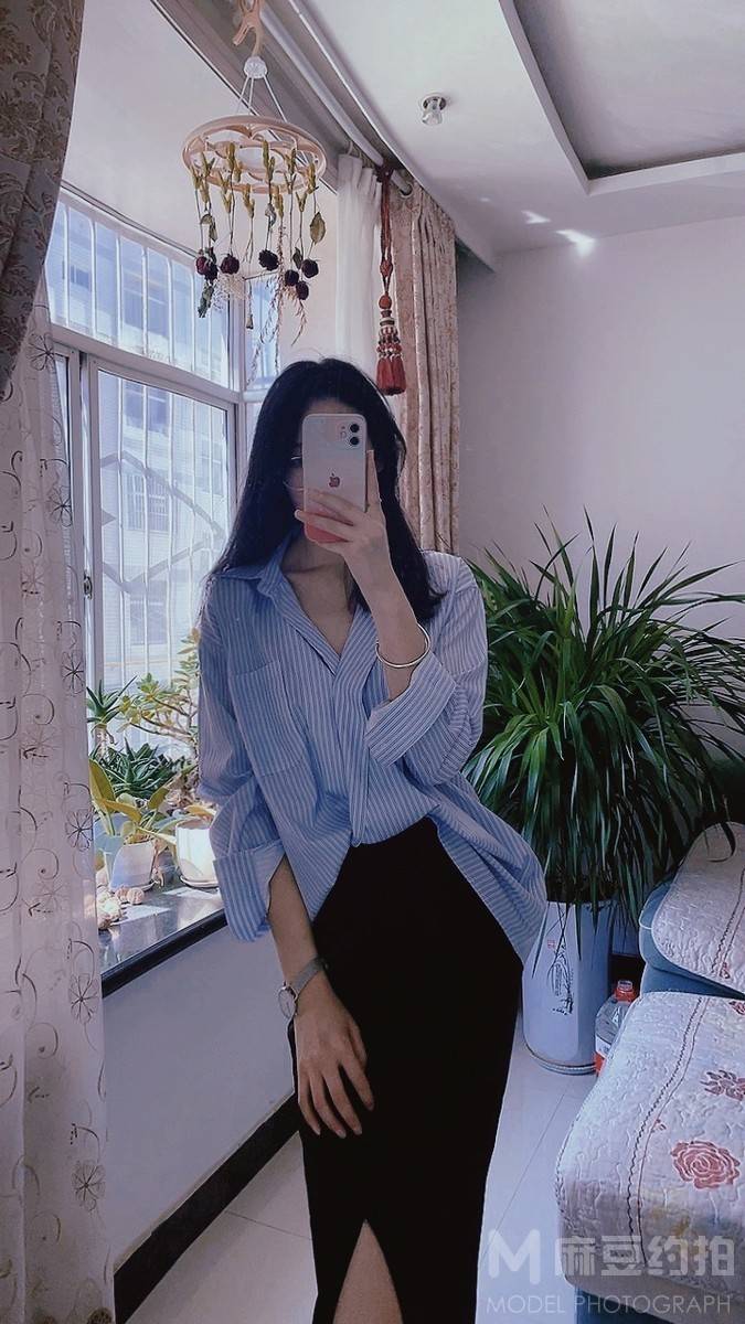 黑白模特