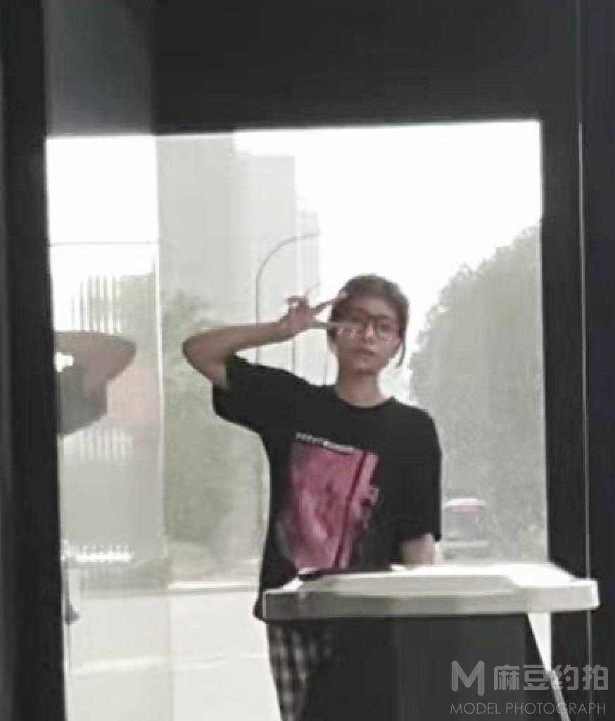 情绪模特