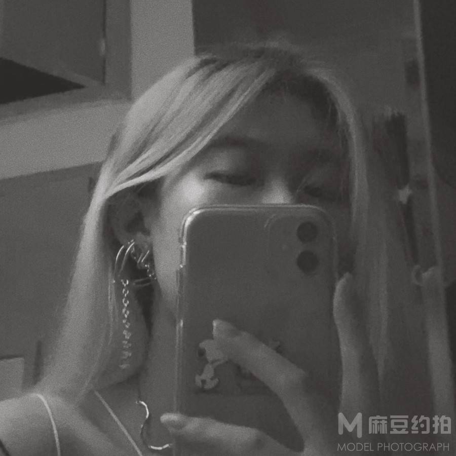 黑白模特