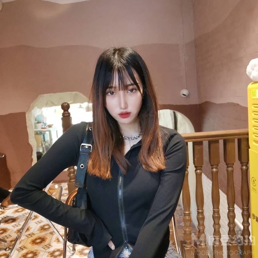 黑白模特