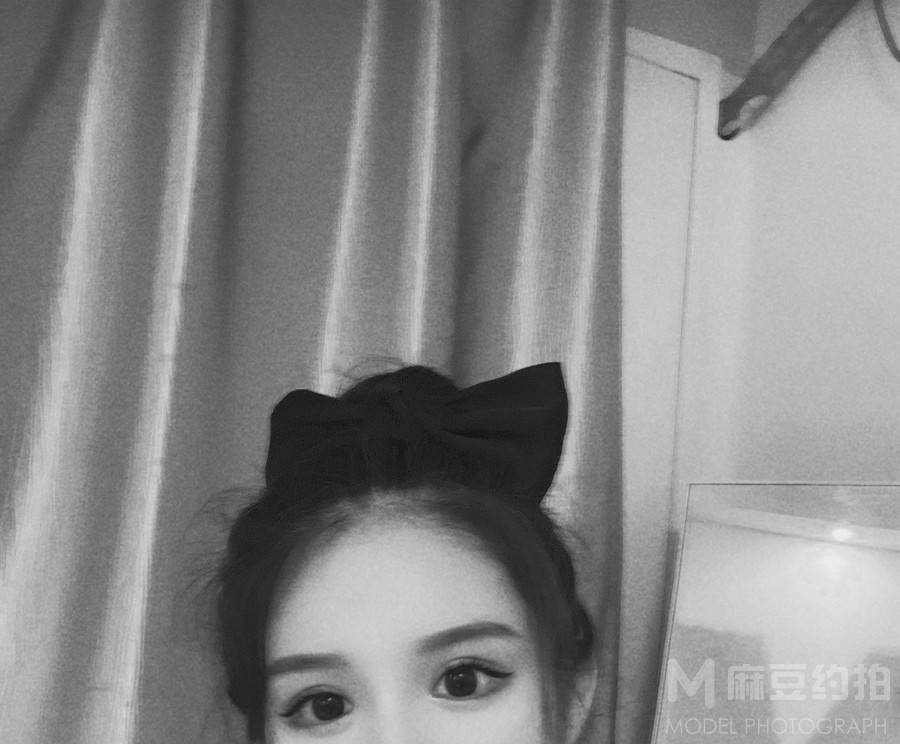 黑白模特