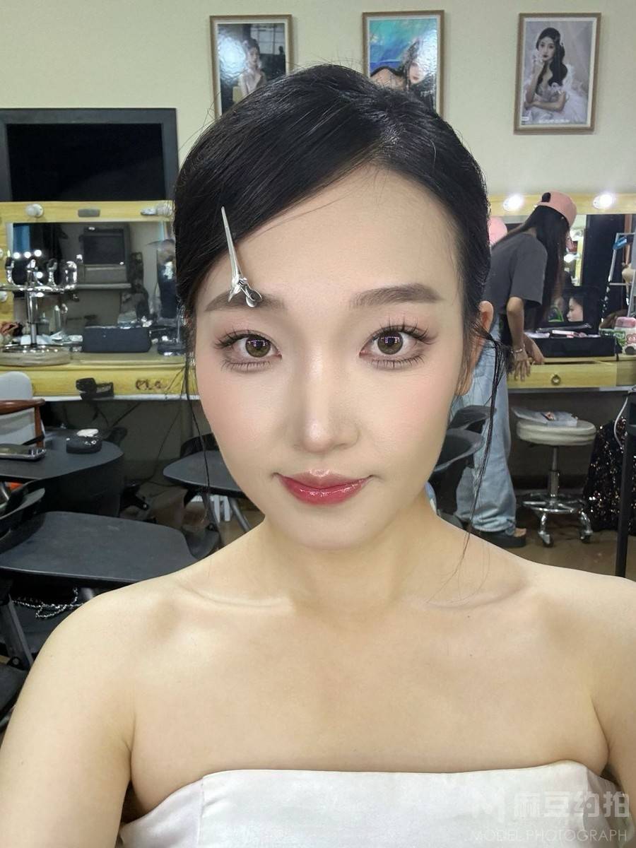 妆容模特