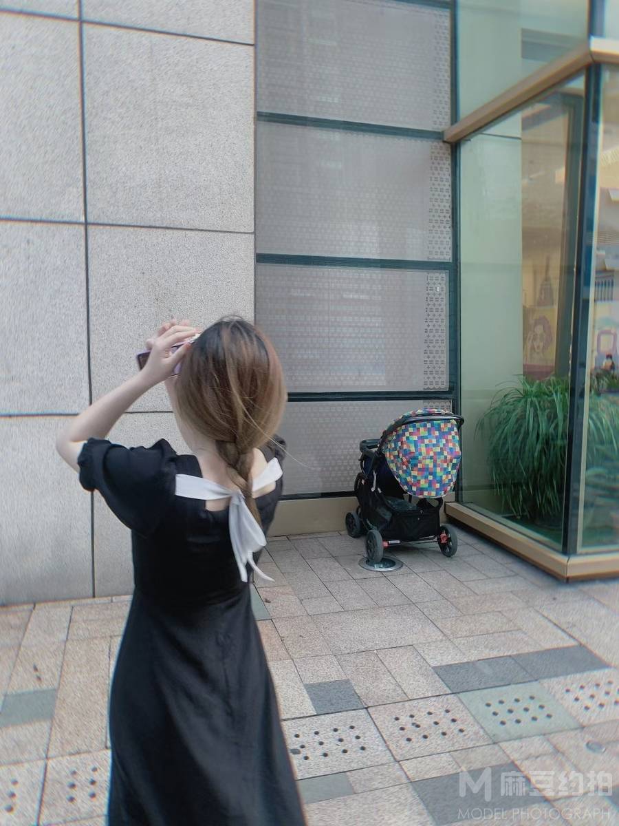 黑白模特