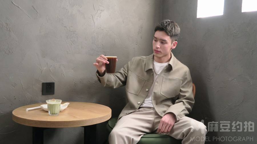 黑白模特