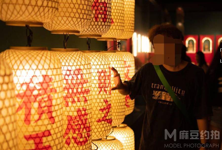情绪模特