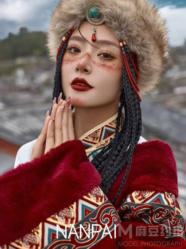 情绪模特