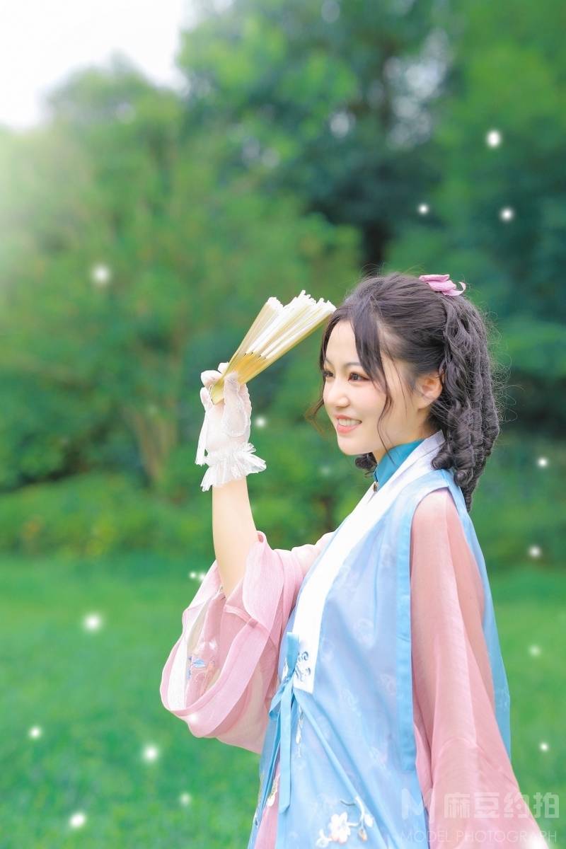 汉服模特