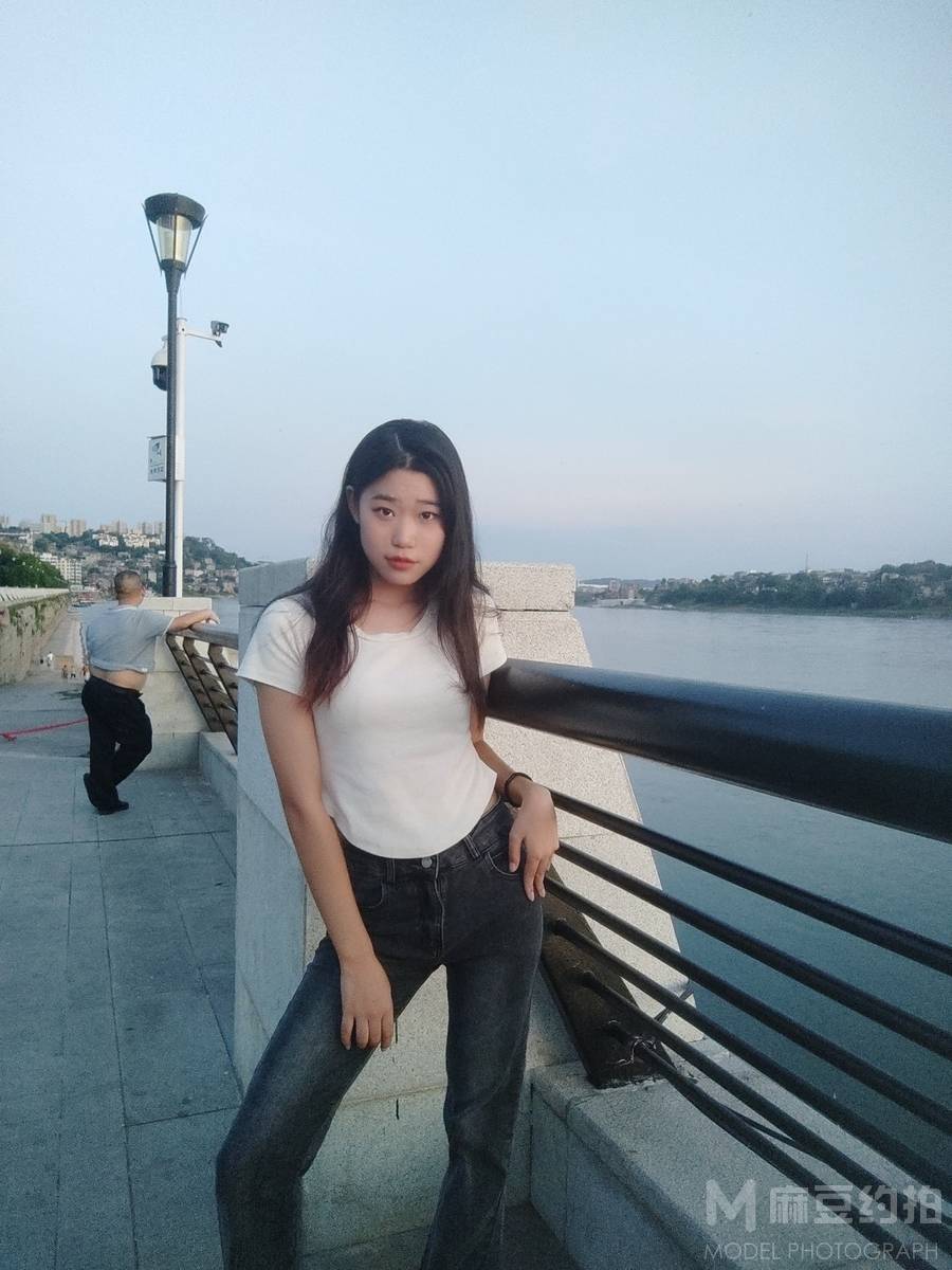 黑白模特