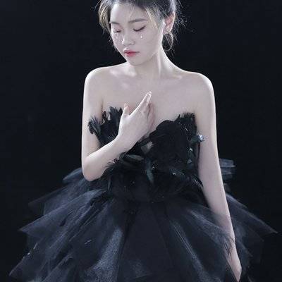 黑白模特