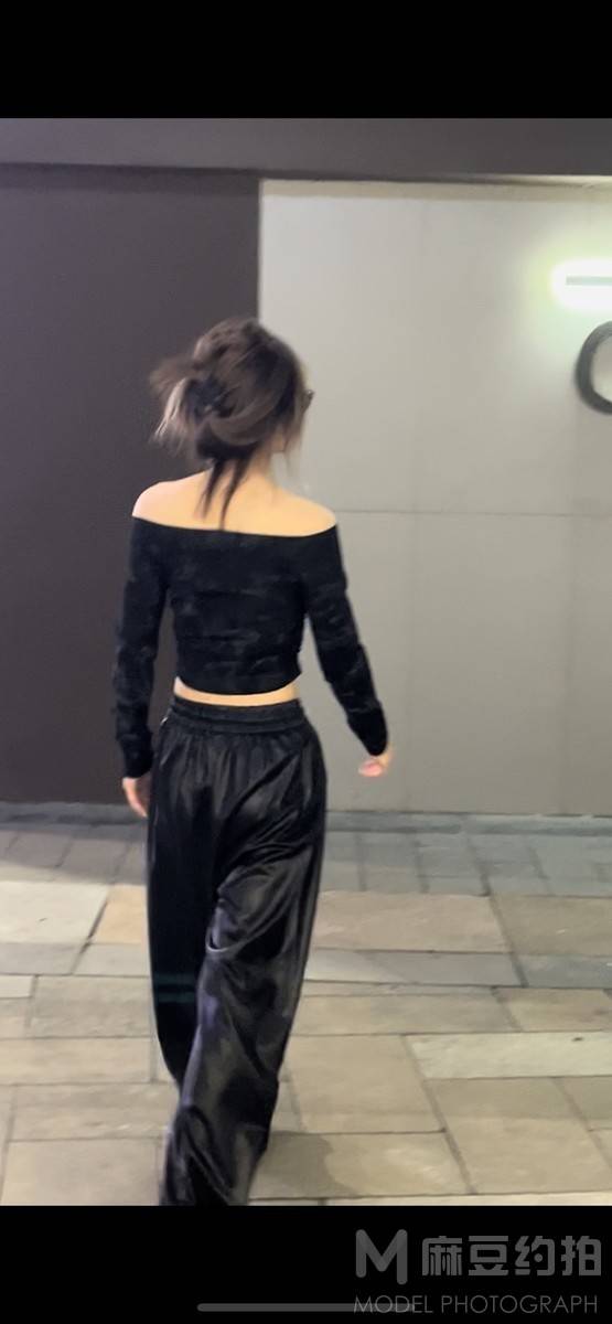 黑白模特