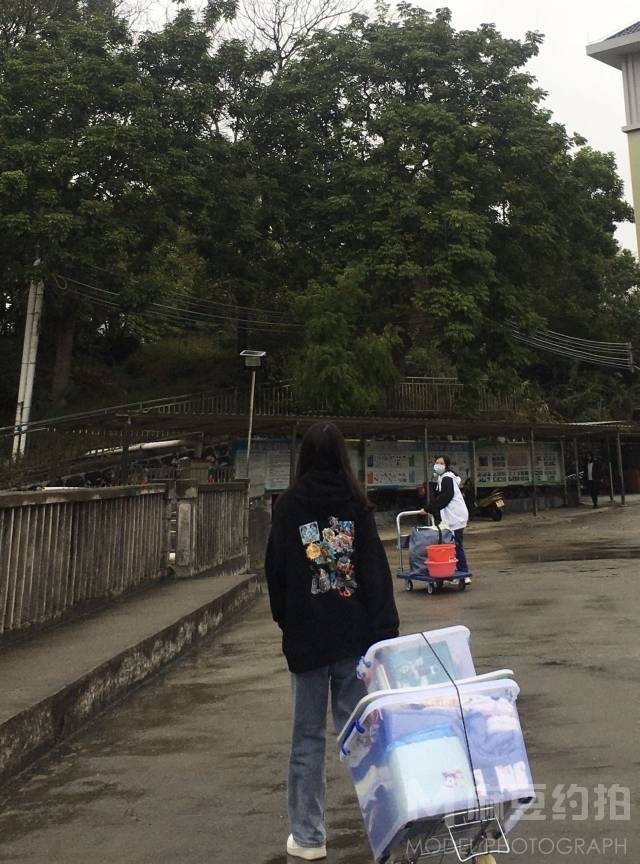 校园模特