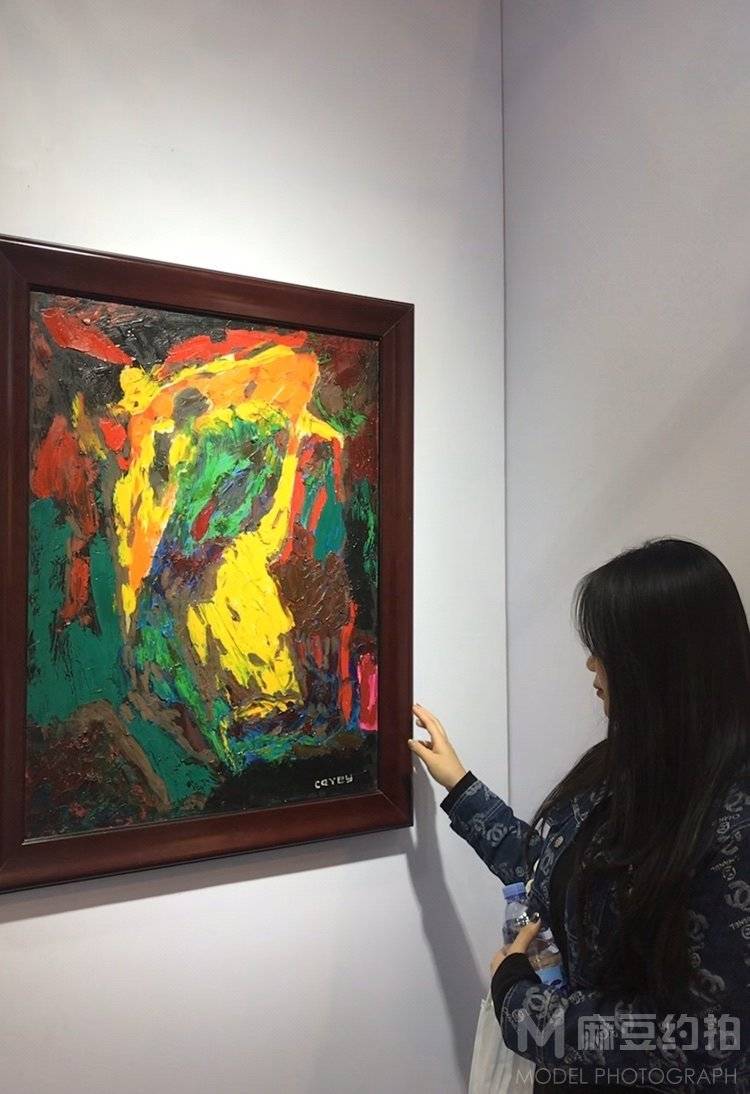 情绪模特