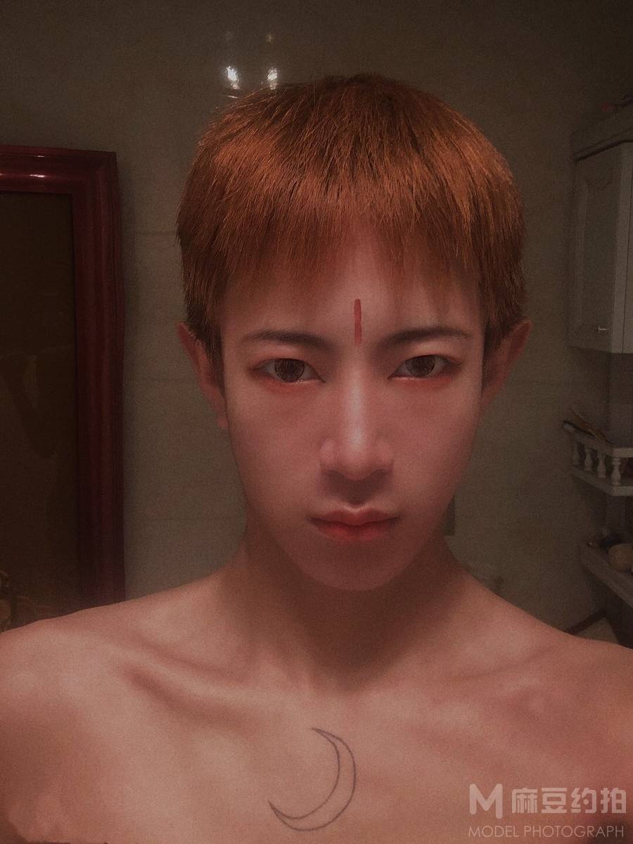 情绪模特