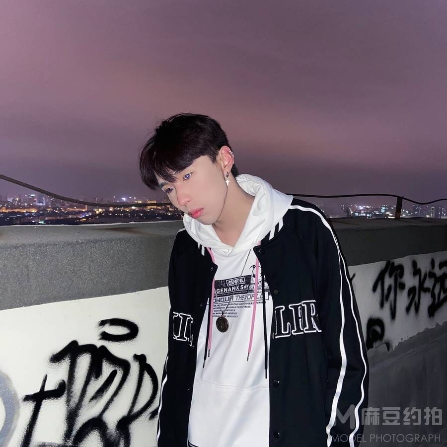 黑白模特