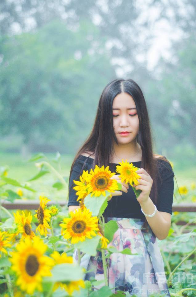 情绪模特
