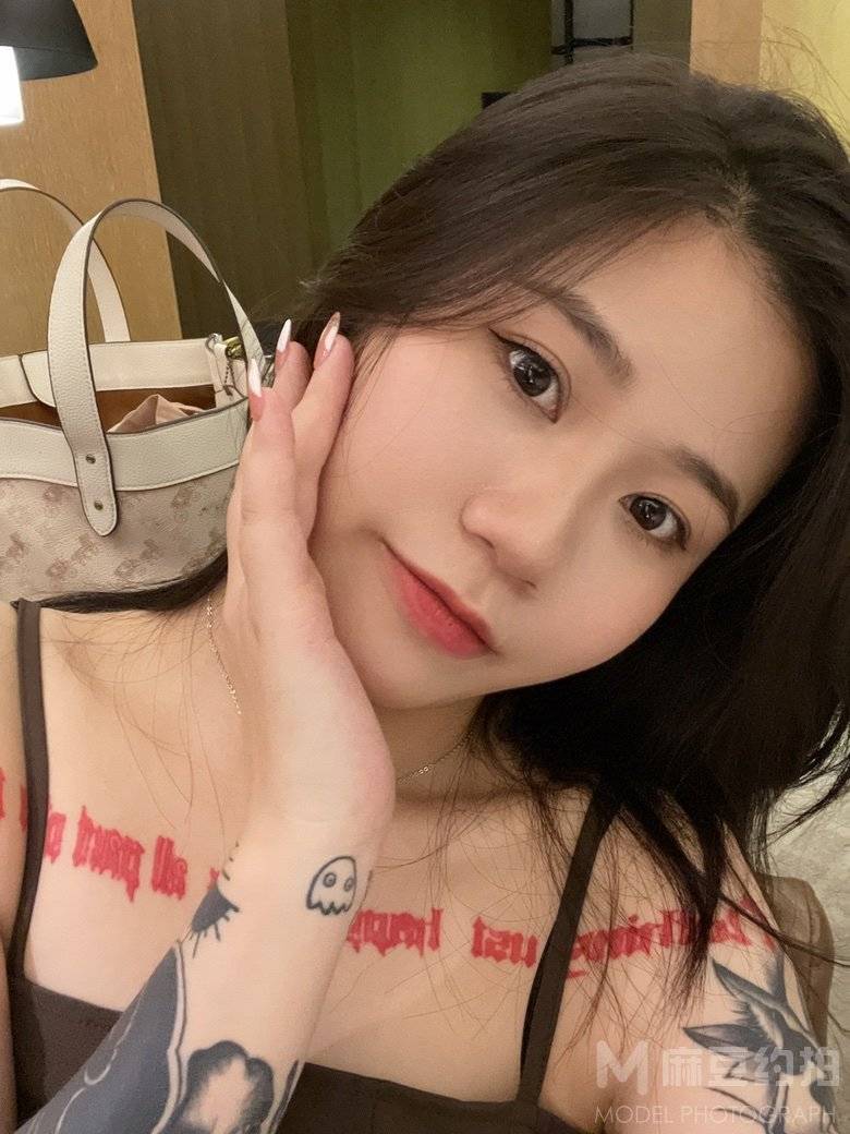 黑白模特